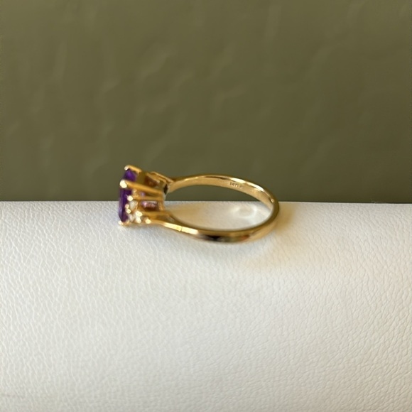 Amethyst and Diamond 14kt Gold Ring Size 6.5 - Picture 6 of 11